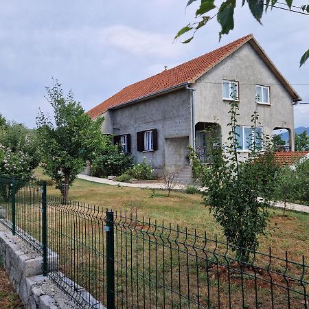 Apartman Lana Kijevo Esterno foto