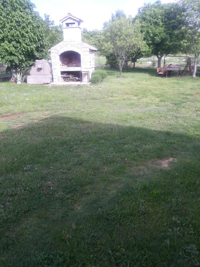 Apartman Lana Kijevo Esterno foto